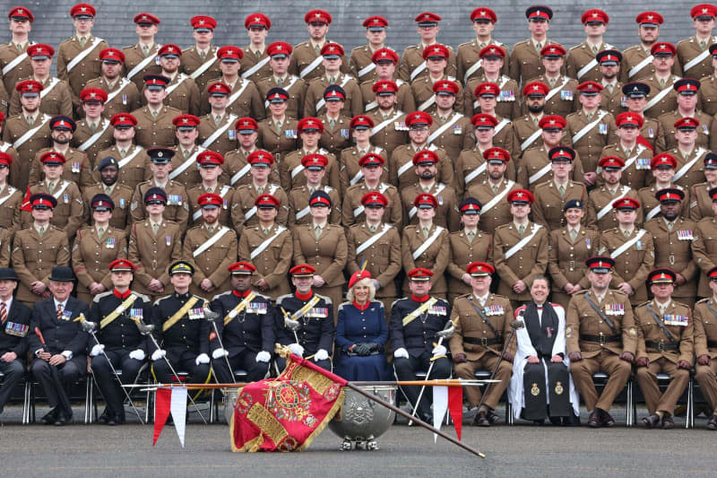 Britain's Queen Camilla poses for a group photograph with The Royal Lancers during her to visit to the Royal Lancers regiment, her first visit to the regiment since being appointed as their Colonel-in-Chief, at Munster Barracks. Chris Jackson/PA Wire/dpa