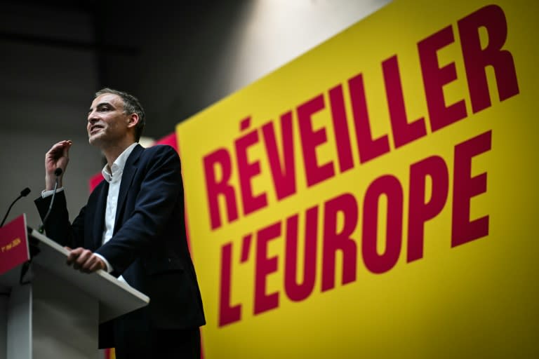 La tête de liste PS/Place publique aux européennes, Raphaël Glucksmann, lors d'un meeting de campagne à Villeurbanne, en banlieue de Lyon, le 1er mai 2024 (OLIVIER CHASSIGNOLE)