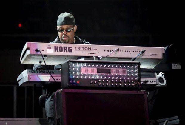 Aliquippa native Reginald "Wizard" Jones, a tour band keyboardist and music director for Justin Bieber, New Edition and Usher, was enshrined in the 2017 Beaver Valley Musicians' Hall of Fame. Jones was a member of the popular R&B band, Rare Experience.