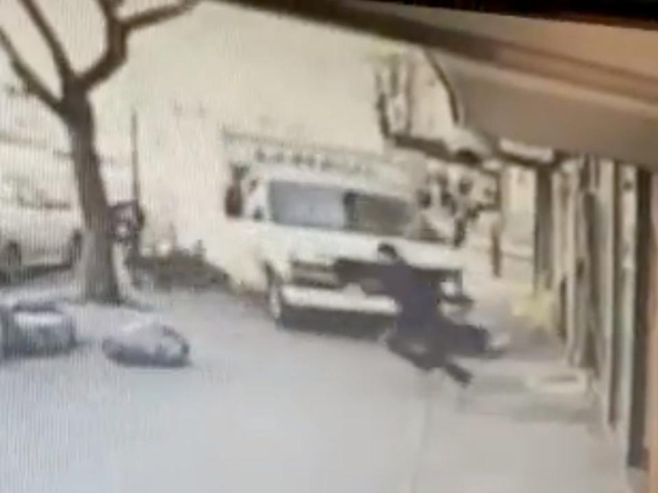 A U-Haul truck drove into the sidewalks in Brooklyn while evading police (Screenshot / ABC7)