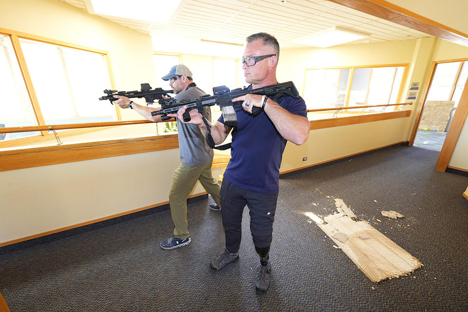 Denver Police Department Sgt. Justin Dodge takes part in a training exercise Friday, June 7, 2024, in a former athletic club nw vacant in Lone Tree, Colo. Dodge lost his left leg below the knee when his left ankle was run over by the firetruck carrying NBA champion Denver Nuggets last June. (AP Photo/David Zalubowski)