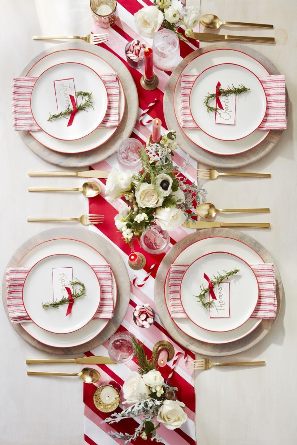 The Best DIY Christmas Table Settings To Put Your Creativity to the Test
