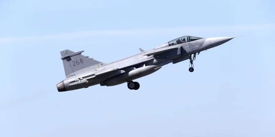 Ukrainian pilots start test flights on Gripen fighter jets