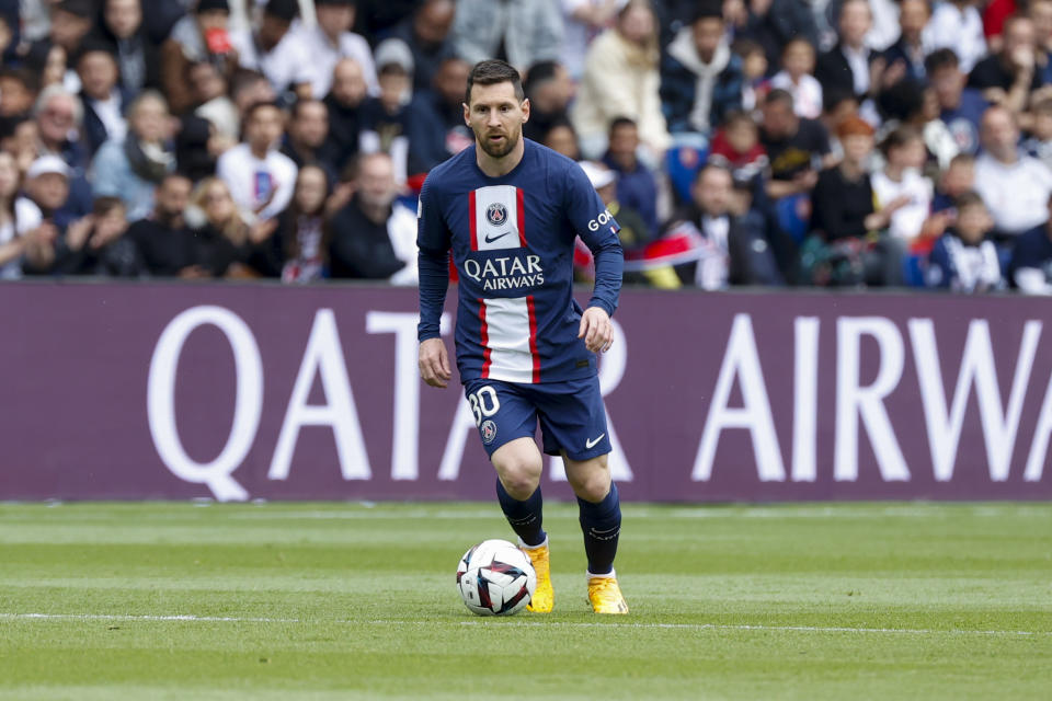 PARIS, FRANCE - APRIL 30: Lionel Messi #30 of Paris Saint-Germain controls the ball during the Ligue 1 match between Paris Saint-Germain and FC Lorient at Parc des Princes on April 30, 2023 in Paris, France. (Photo by Catherine Steenkeste/Getty Images)