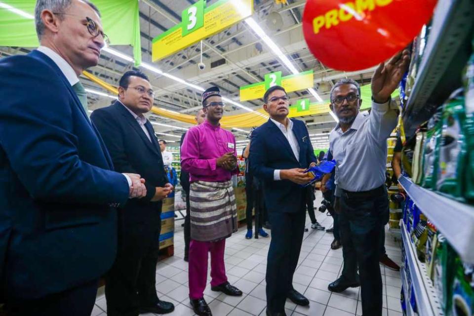 Domestic Trade and Consumer Affair Minister Datuk Seri Saifuddin Nasution Ismail gets a tour of the new Giant Hypermarket in Batu Caves May 23, 2019. ― Picture by Hari Anggara
