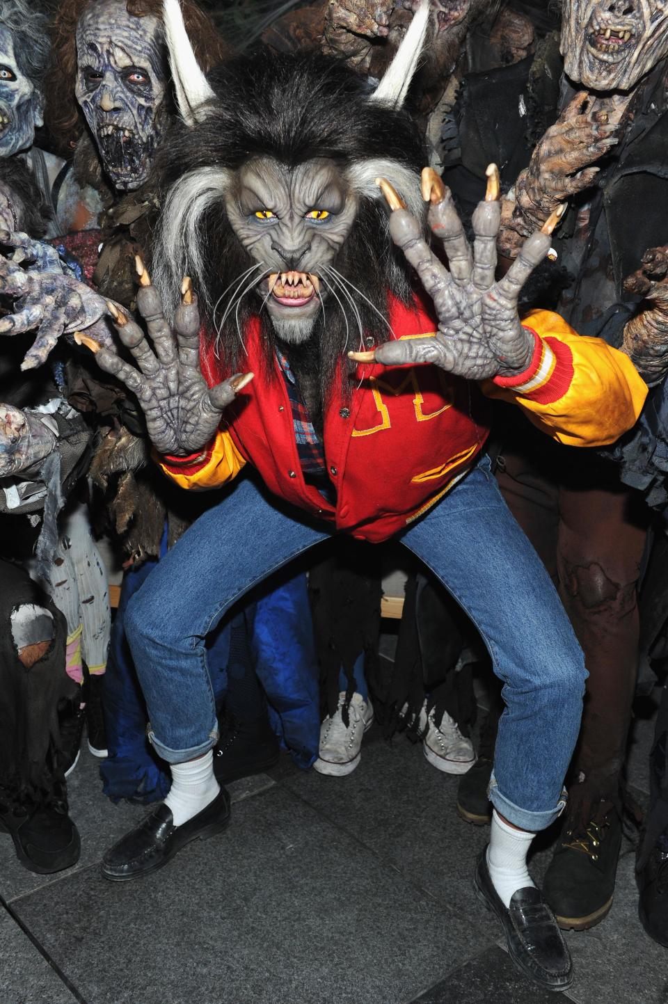 Heidi Klum as Michael Jackson werewolf in 'Thriller' music video