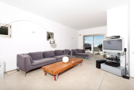 <p>Here’s the living room that features a Bose sound system and home theatre. (Airbnb) </p>