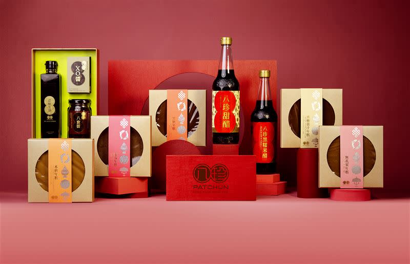 首次台灣獨家代理香港品牌《八珍》，2023年農曆新年即將在台灣販售：八珍手工醬料禮盒與年糕。（圖／品牌業者提供）