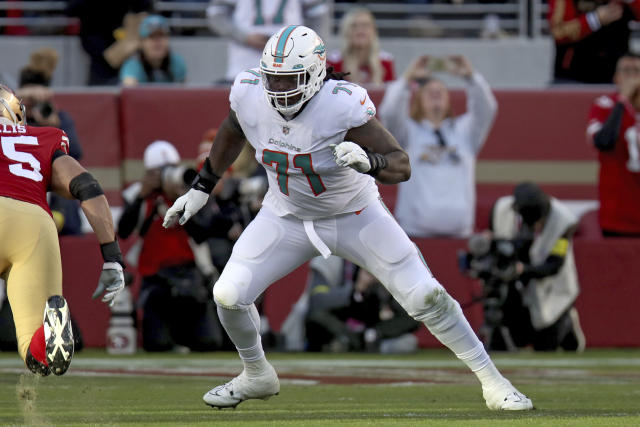 Miami Dolphins tackle Brandon Shell learns Mike McDaniel's offense