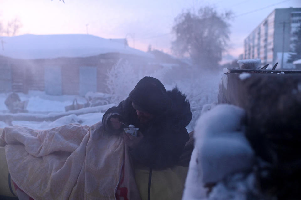 Oficialmente son 3.500 los sintecho que hay en esta ciudad rusa de más de un millón de habitantes, aunque la cifra probablemente sea mayor. En invierno soportan temperaturas de unos 30 grados bajo cero. (Foto: Alexey Malgavko / Reuters).
