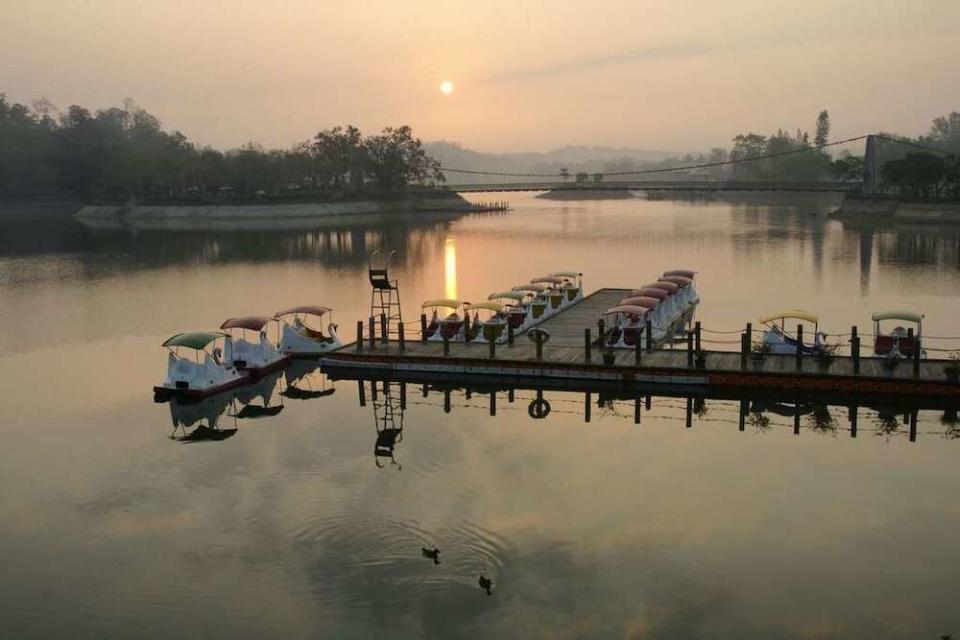 日出與夕陽時湖面千變萬化令人陶醉（圖片來源：台南旅遊網）
