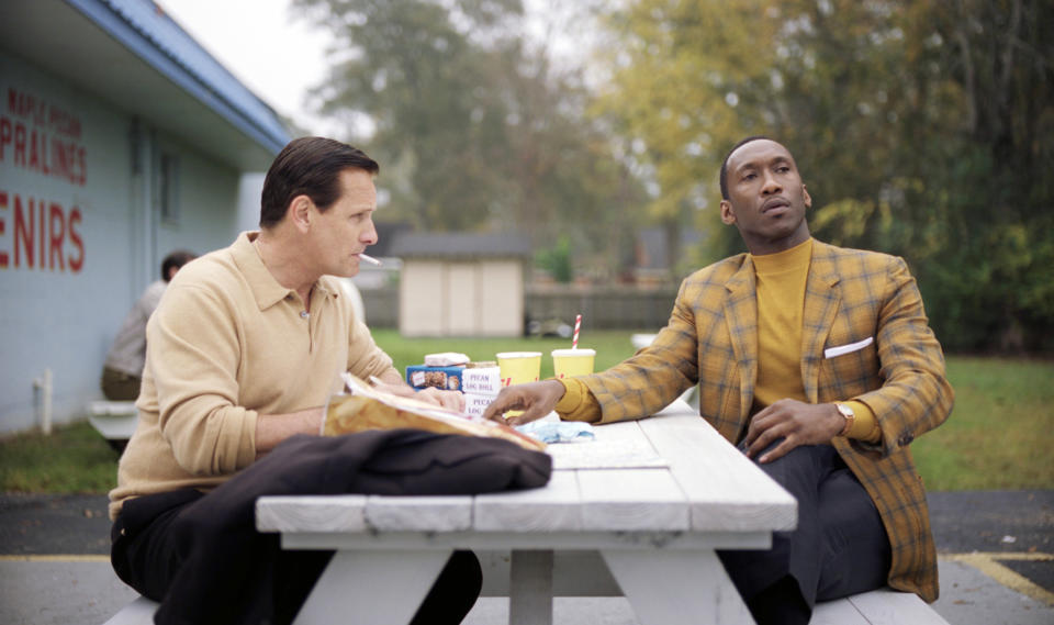 Mahershala Ali as Don Shirley eats lunch with Viggo Mortensen as Tony Lip in "The Green Book