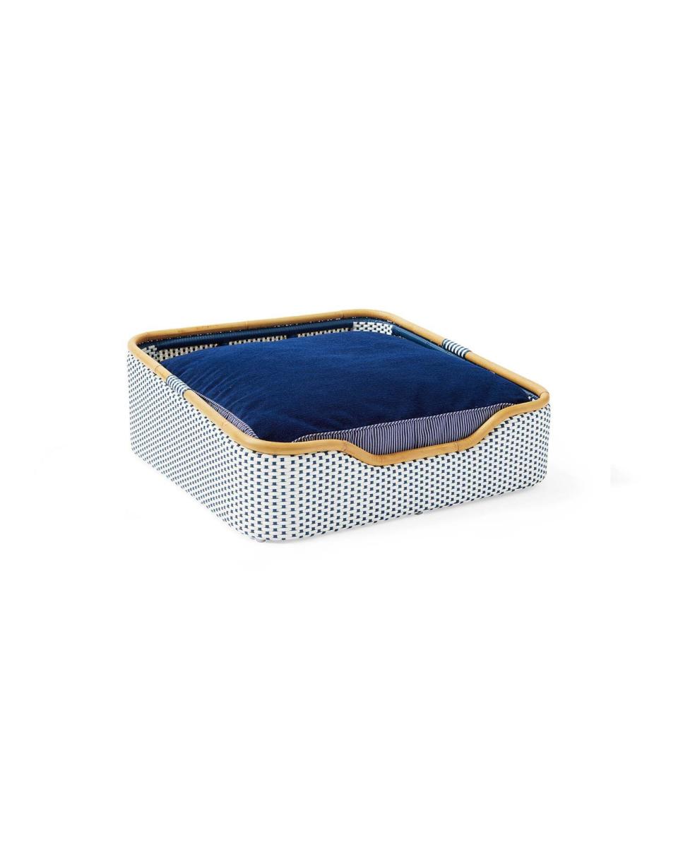 Serena & Lily Dog Bed in navy