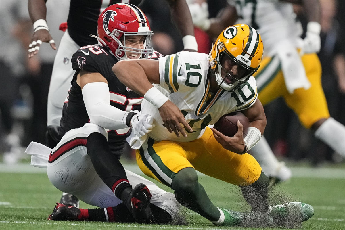 Love takes blame for crucial botched quarterback sneak in Packers