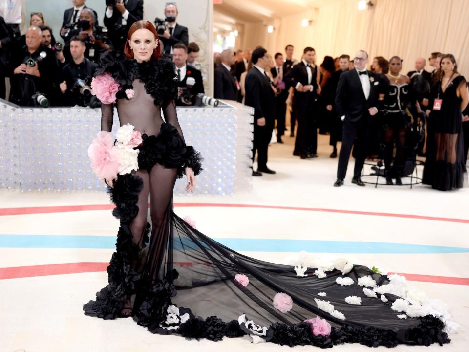 Karen Elson attends the 2023 Met Gala.