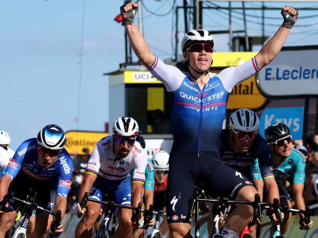 Jakobsen gewinnt zweite Tour-Etappe - van Aert in Gelb