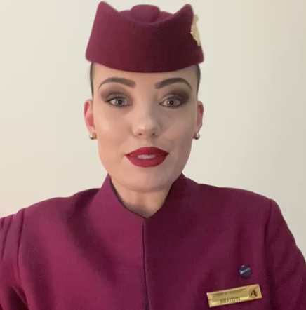 Braydin, die Flugbegleiterin bei Qatar Airlines ist, erzählt, was sich durch die Pandemie beim Fliegen verändert hat. Foto: Mit freundlicher Genehmigung.