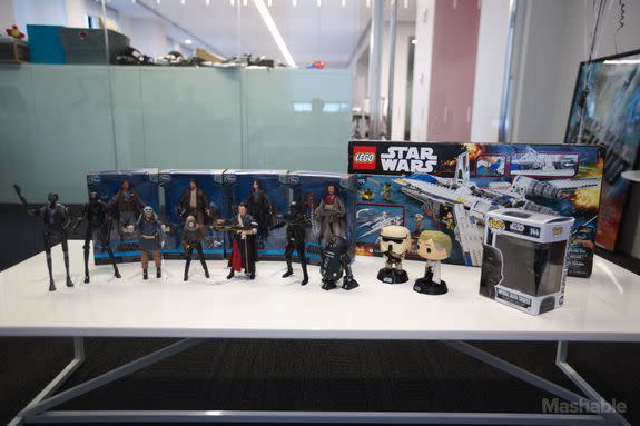 SO MANY STAR WARS ROGUE ONE TOYS.