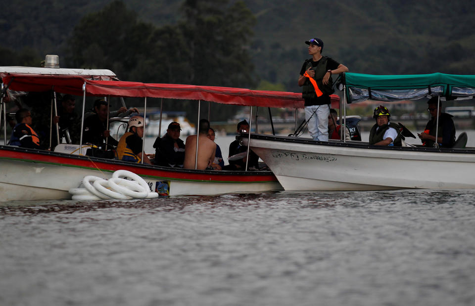 <p>Rescuers search for victims after a tourist boat sank with 150 passengers in the Guatape reservoir, Colombia, June 25, 2017. (Fredy Builes/Reuters) </p>