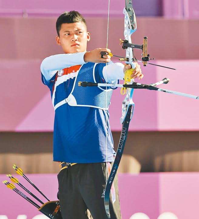 男子射箭銅牌戰，中華隊湯智鈞3比7敗給日本選手，第4名仍創下我國奧運射箭個人賽最佳成績。 （季志翔攝）