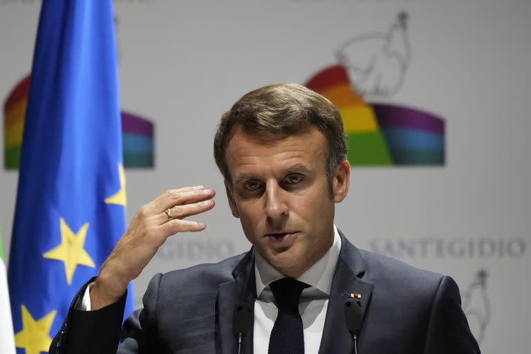 El presidente de Francia, Emmanuel Macron, ofrece un discurso en una conferencia internacional de paz organizada por la Comunidad de Sant'Egidio, en Roma, el 23 de octubre de 2022. (AP Foto/Alessandra Tarantino)