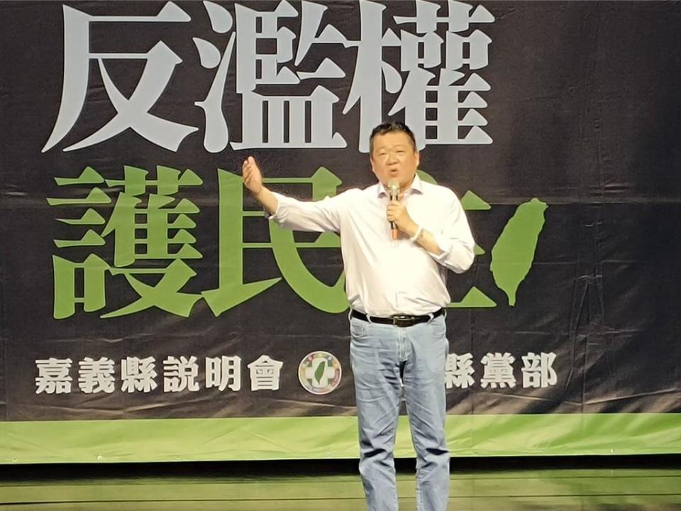 國會改革法覆議案遭否決，何博文促每人打電話施壓藍委。（廖素慧攝）