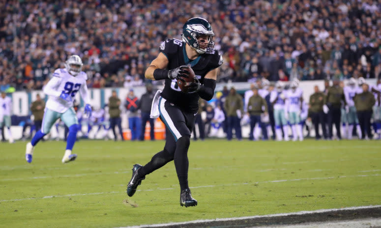 Zach Ertz catching a touchdown.