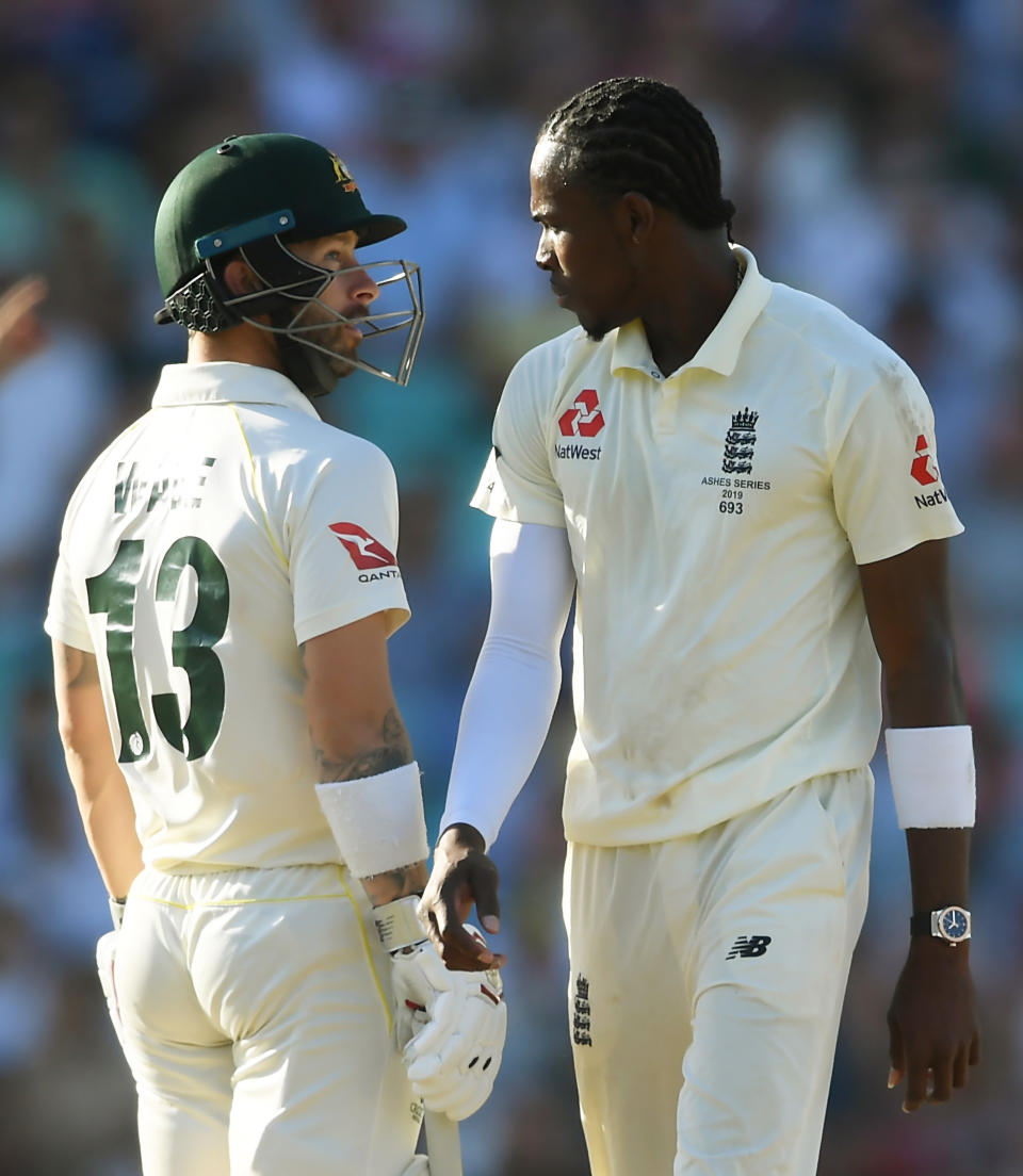 LONDON, ENGLAND - SEPTEMBER 15:  Jofra Archer of England and Matthew Wade of Australia have a chat  during Day Four of the 5th Specsavers Ashes Test between England and Australia at The Kia Oval on September 15, 2019 in London, England. (Photo by Alex Davidson/Getty Images)