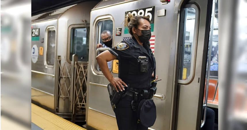 1位22歲女士搭乘紐約地鐵時落軌不幸身亡。（示意圖／達志／美聯社）