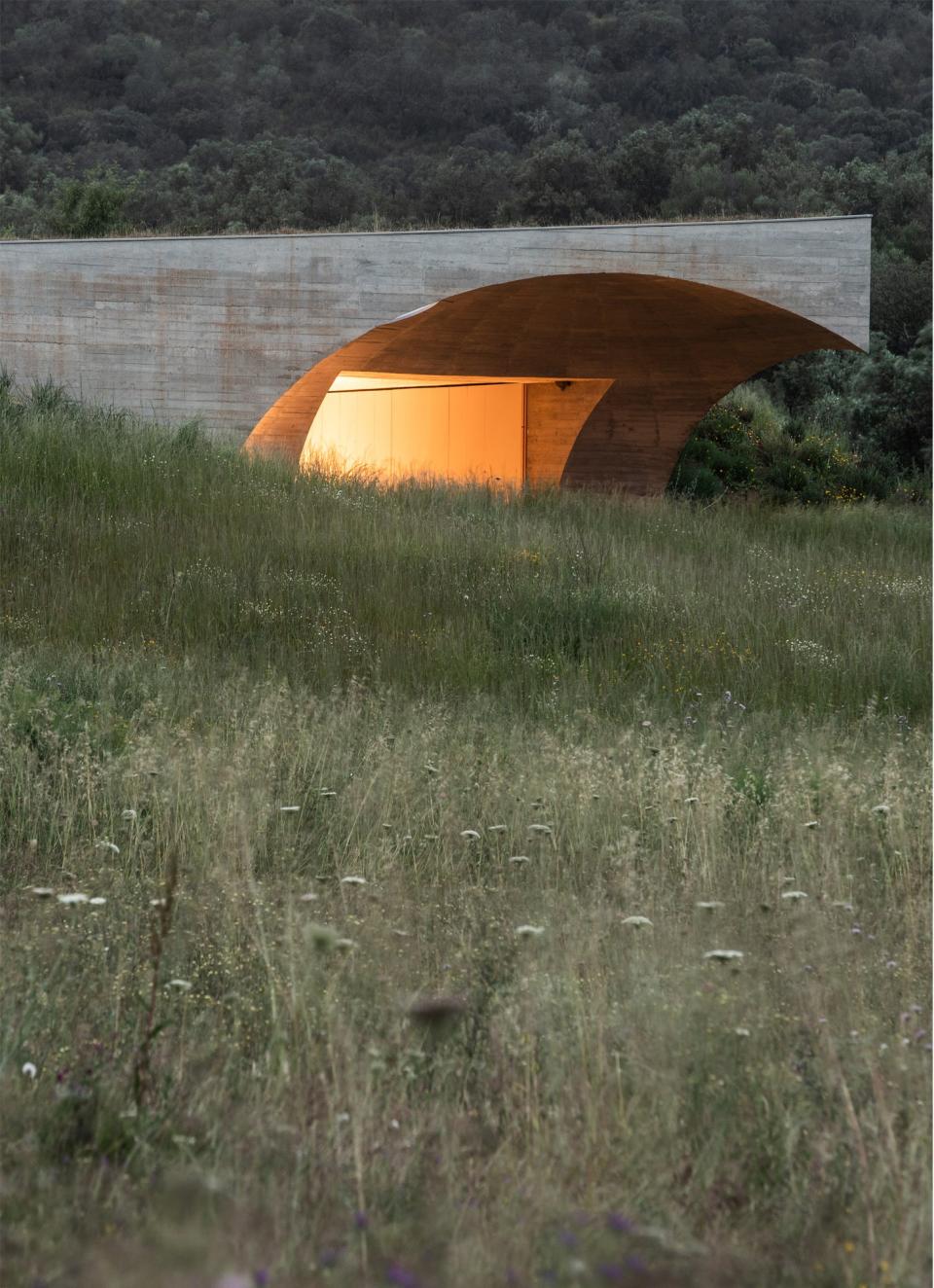 Casa na Terra at Dusk