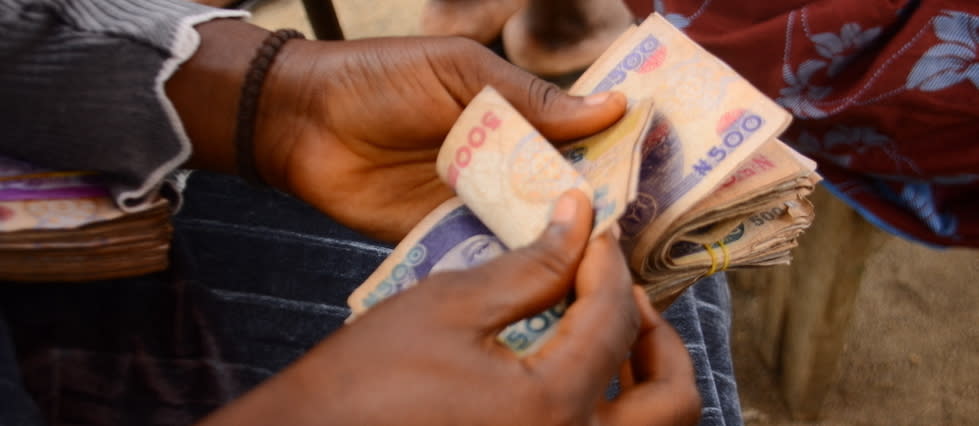 Les Nigérians ne pourront plus retirer que 20 000 nairas par jour en « cash », soit 42 euros, dans une limite de 500 000 nairas par semaine, soit 1 050 euros environ.  - Credit:OLUKAYODE JAIYEOLA / NurPhoto via AFP