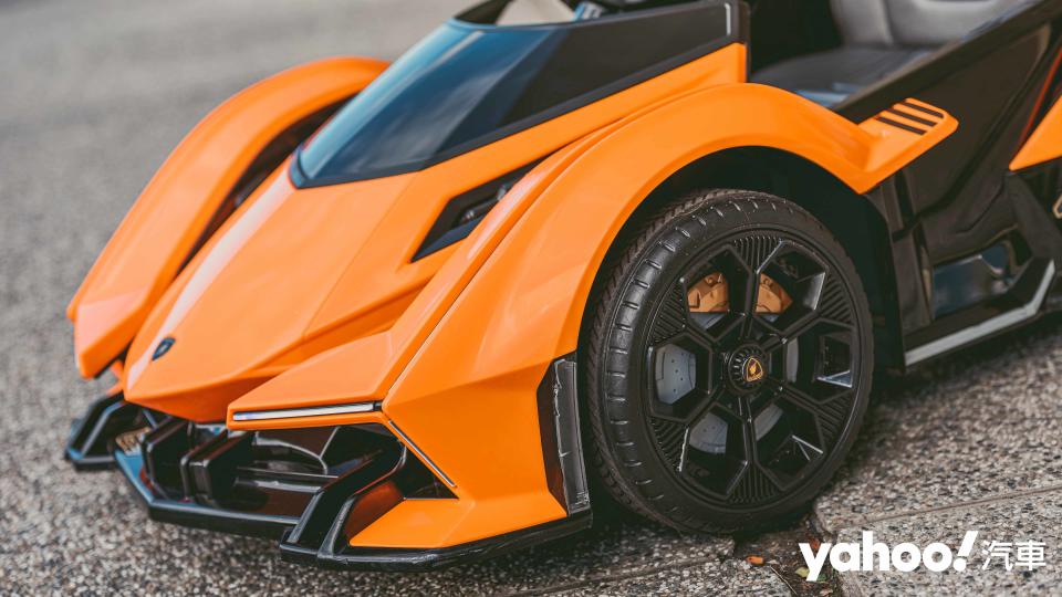 孩子的教育不能等之嘟嘟房遙控童車開箱！Lamborghini Lambo V12 Vision GT、蝙蝠車、仙杜瑞拉公主馬車