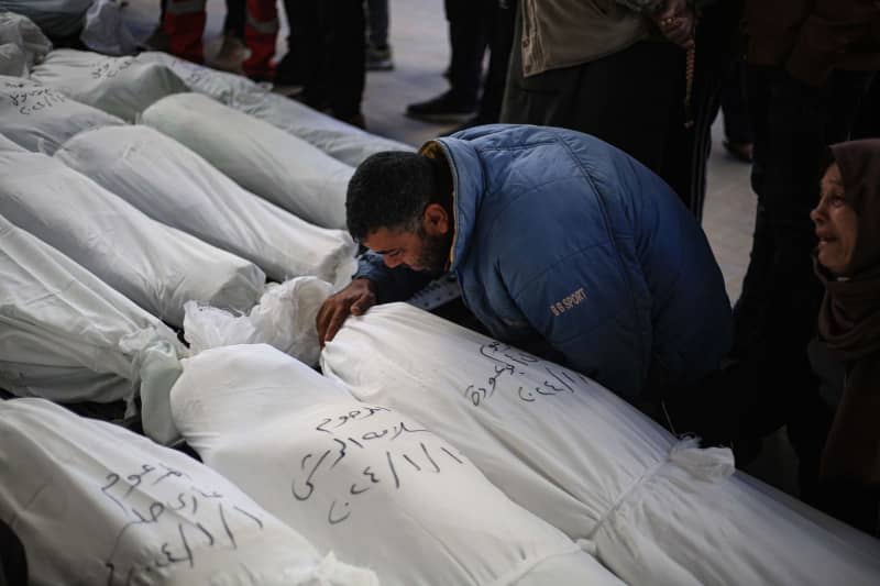 Palestinians Mourn Next To The Bodies Of Their Relatives Of The Nofal Family, Who Were Killed Following Israeli Air Strikes On A Building West Of The City Of Rafah, Killing At Least 15 People. Mohammed Talatene/Dpa