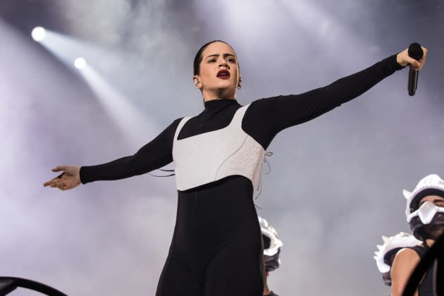 Rosalía está dando un concierto gratuito en el famoso Zócalo de la Ciudad de México