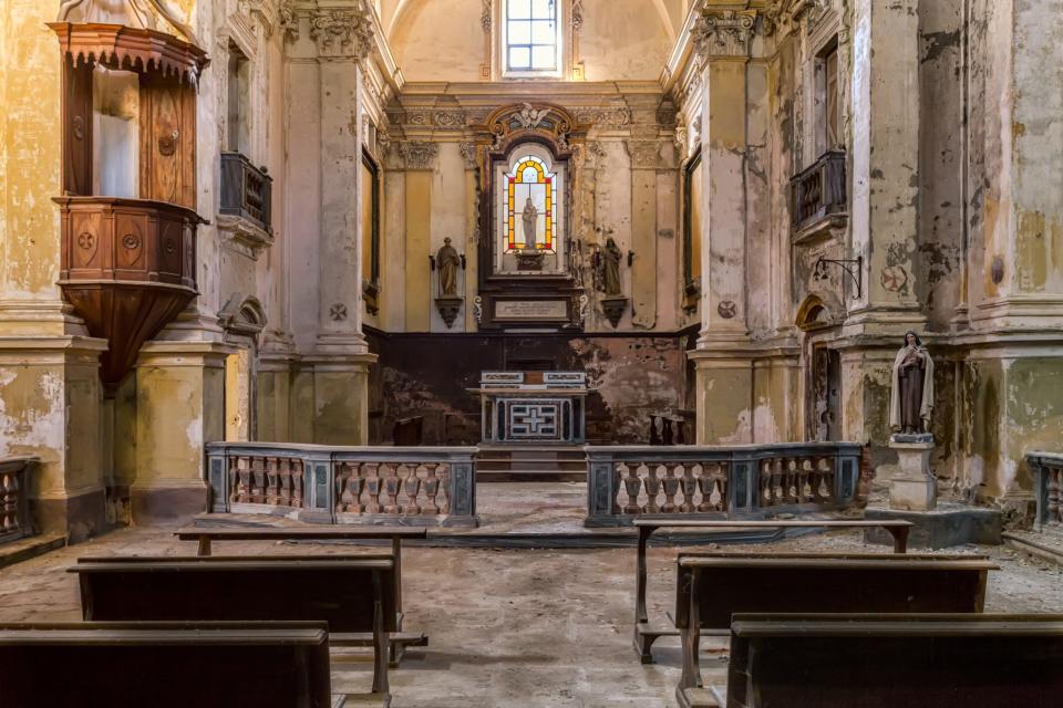 <p>Italien hat viel zu bieten – doch an einem leichten Lunch unter der Sonne mit Tomaten und Mozzarella war James weitaus weniger interessiert als an dieser Kapelle. Die architektonische Schlichtheit dieses Bauwerks hebt das Fensterbild mit Jesus besonders beeindruckend hervor. (Foto: Caters, James Kerwin) </p>