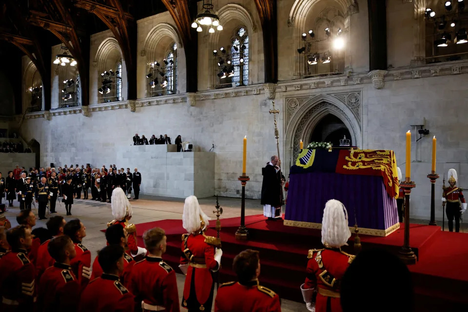 Procession with the coffin of Britain's Queen Elizabeth arrives at Westminster Hall from Buckingham Palace for her lying in state, in London, Britain, September 14, 2022.  REUTERS/Alkis Konstantinidis/Pool     TPX IMAGES OF THE DAY