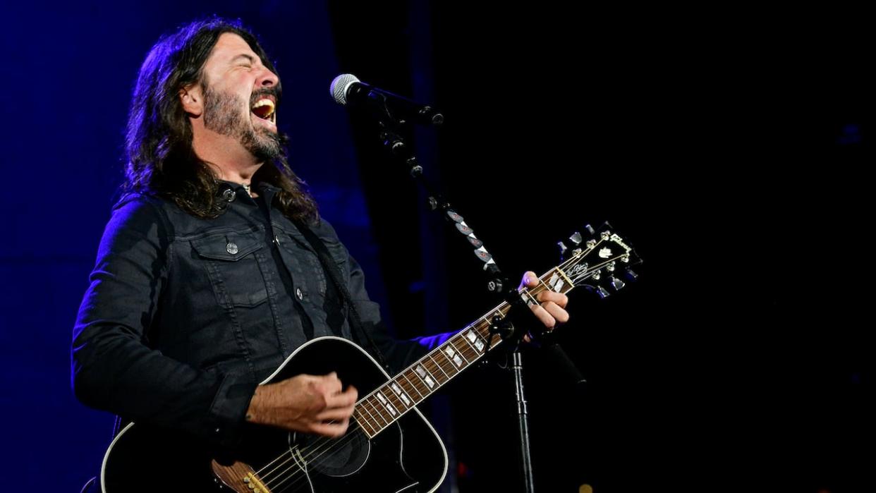 Dave Grohl Joined By Beck, Karen O, Tenacious D and More at Secret LA Show