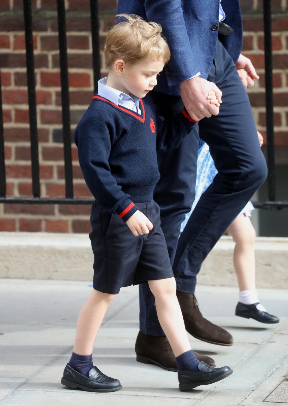 Princess Charlotte and Prince George just arrived to the hospital to meet their little brother, and the photos are too cute for words. I can't handle it.