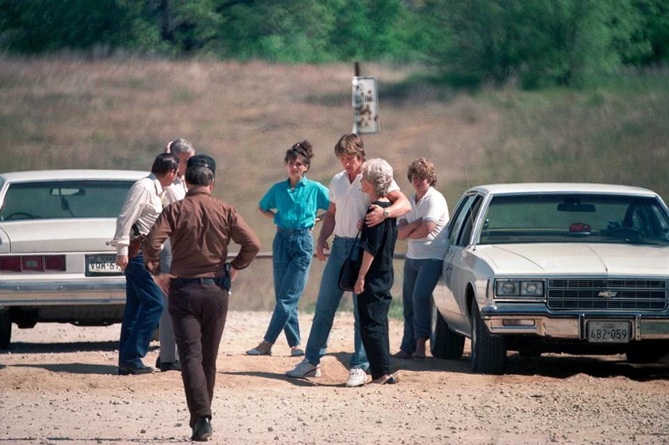 April 16, 1987: Wrestler Mike Von Erich’s body was discovered near Lake Lewisville after being reported missing by his family. Kevin Von Erich holds his mother, Doris Adkisson. At right is brother Chris Von Erich. [FWST photographer Ron Jenkins]