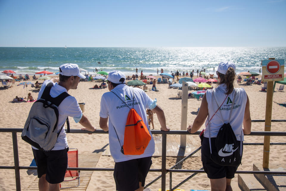 Playas hasta la bandera: Cádiz ha cerrado el acceso a algunas tras estas aglomeraciones