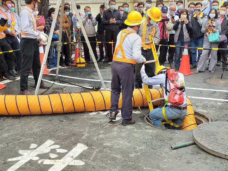 高市勞工局提升污水下水道施工安全防災識能。   圖：高雄市政府勞工局/提供