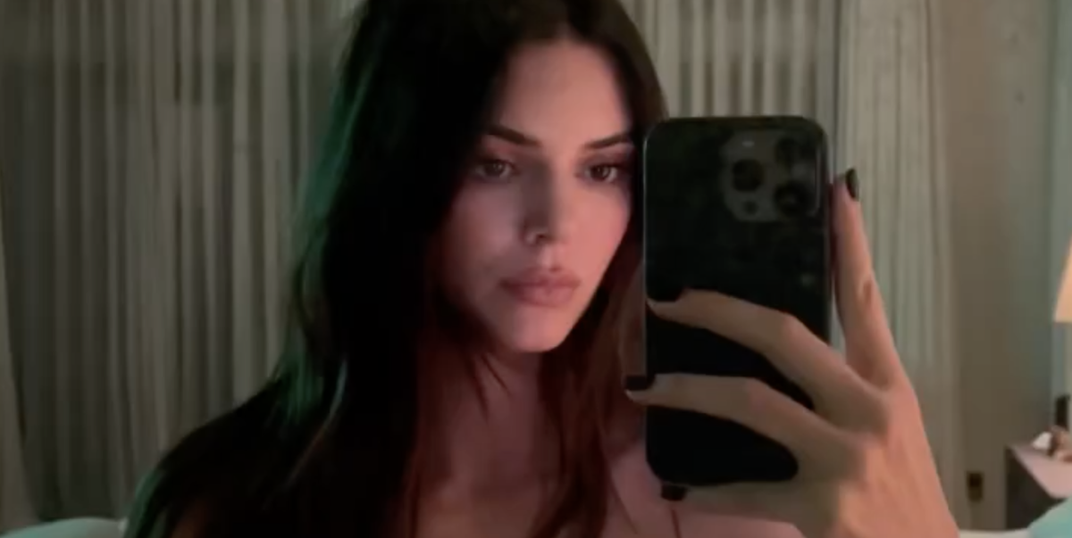 Before and after: Kendall Jenner's digitally enlarged boobs send fans into  a frenzy - Mirror Online