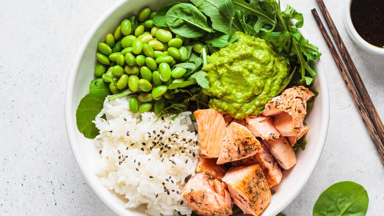 Salmon bowl with rice