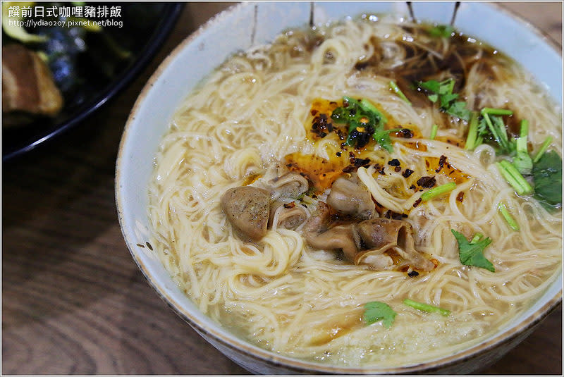 【食記│台南】饌前日式咖哩豬排飯~小吃的價格，平實的美味!嫩骨飯軟Q，大腸麵線『古溜』到一下就滑到喉頭裡了!