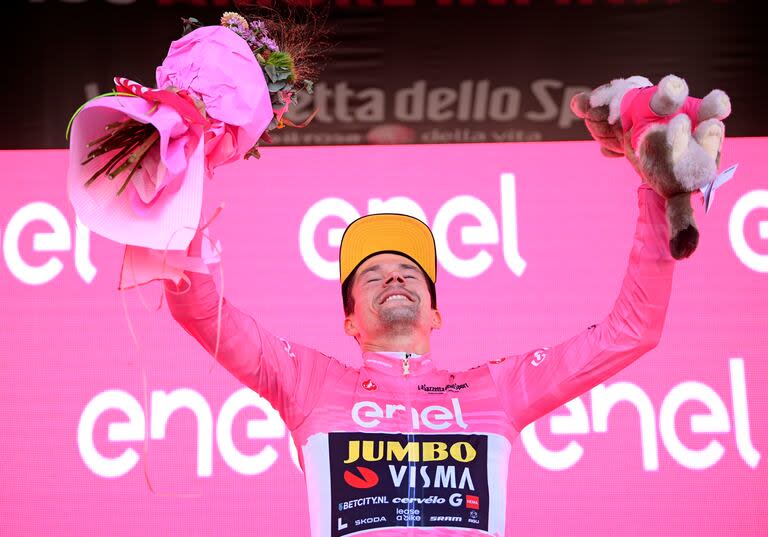 El esloveno Primoz Roglic porta el maillot rosa de líder general tras ganar el Giro de Italia 2023