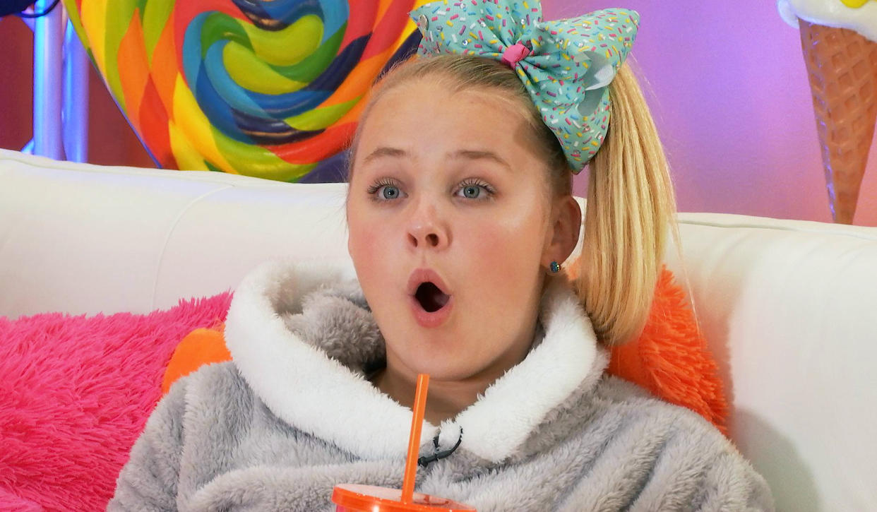 JoJo Siwa ditches her trademark oversized bow in a new video. (Photo: FOX via Getty Images)