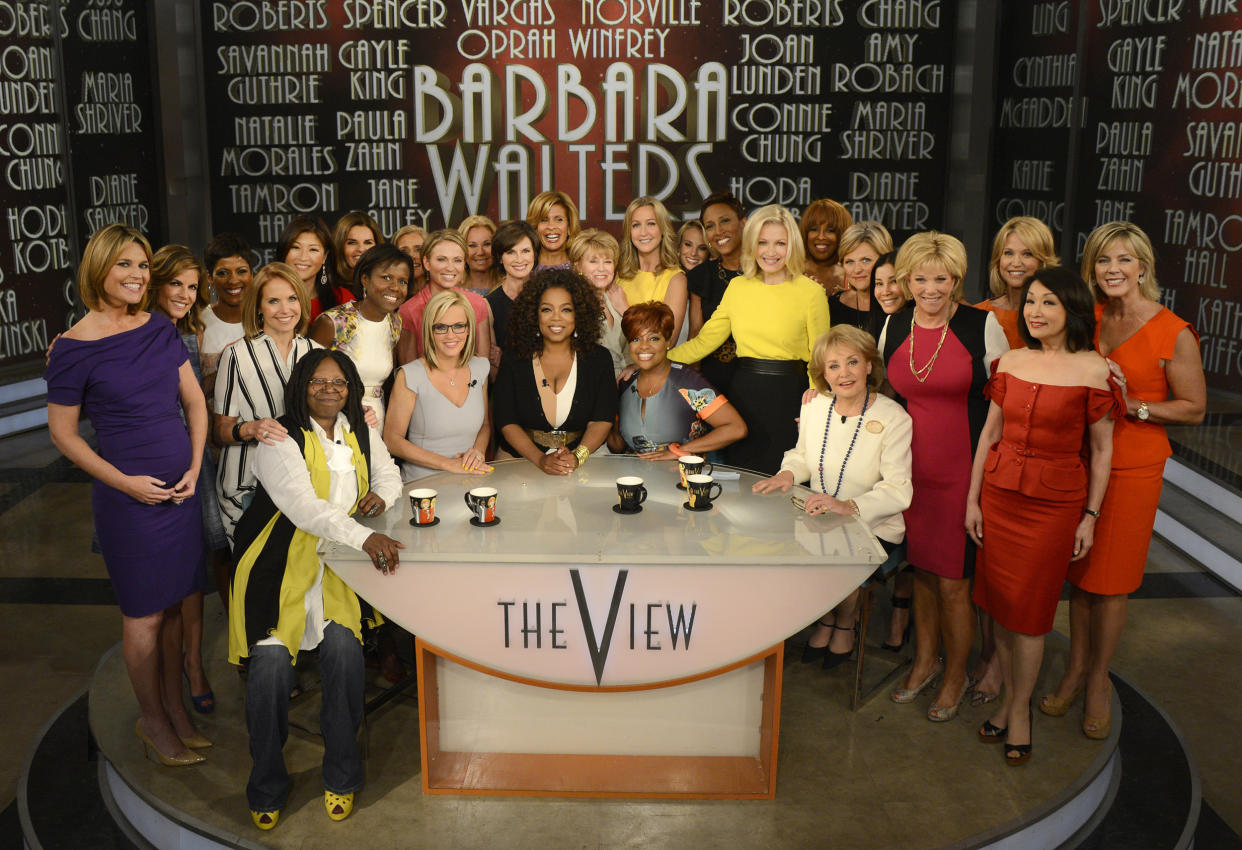 Led by Oprah, 25 women journalists who were influenced by Barbara Walters say goodbye to her during her final co-host appearance (Ida Mae Astute / Disney General Entertainment Content via Getty Images file)