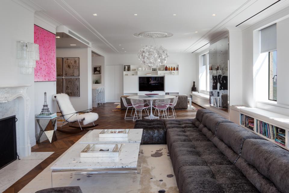 Matthew Baird Architects removed the walls separating the kitchen from the living and dining rooms to create a light-filled space with impressive views of Central Park.