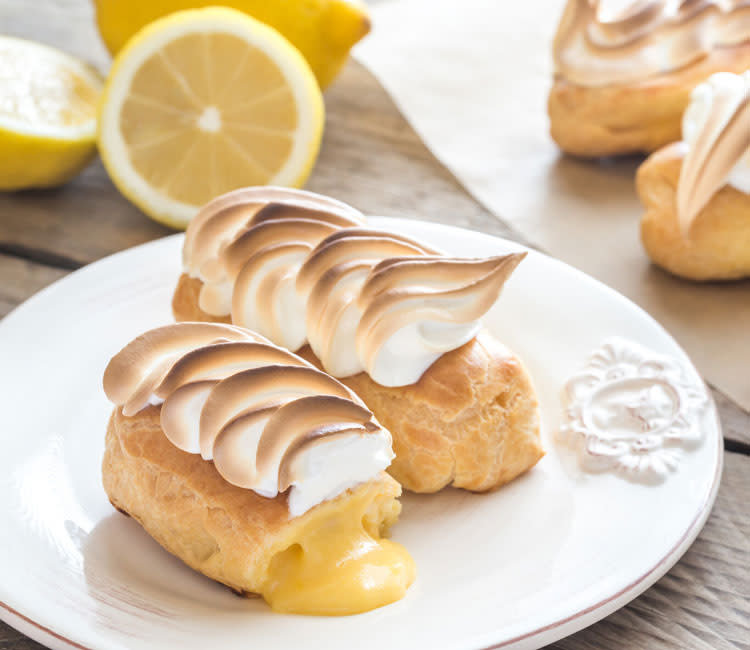 Éclairs de lemon curd y merengue