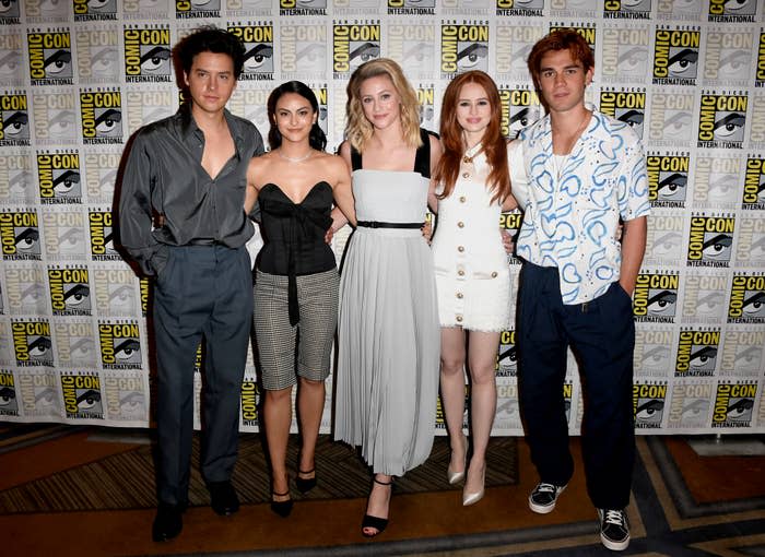 The cast of "Riverdale" take a group photo at Comic Con